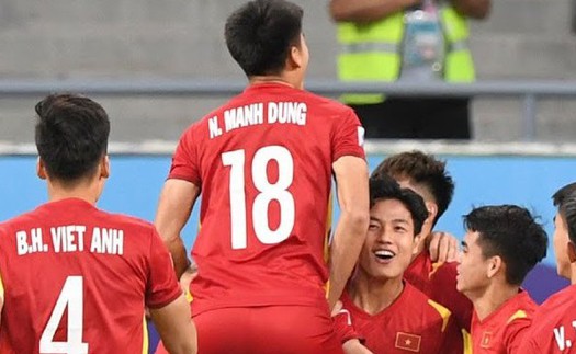 Sao trẻ U23 Việt Nam ghi bàn chớp nhoáng ở giây thứ 20, đi vào lịch sử giải châu Á và phá kỷ lục 15 năm của Công Vinh