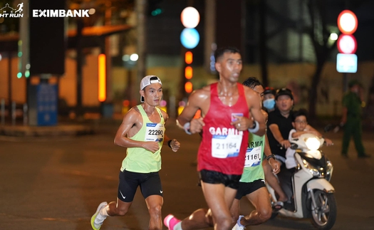 Vượt gần 5000 VĐV, nhà vô địch SEA Games tỏa sáng ở giải chạy đêm