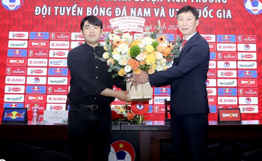 HLV Kim Sang Sik dự lễ bốc thăm AFF Cup 2024