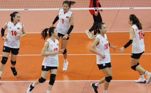 Tuyển bóng chuyền nữ Việt Nam sắp vô địch AVC Challenge Cup 2024 nhưng tranh cãi gay gắt vì một quyết định nhân sự