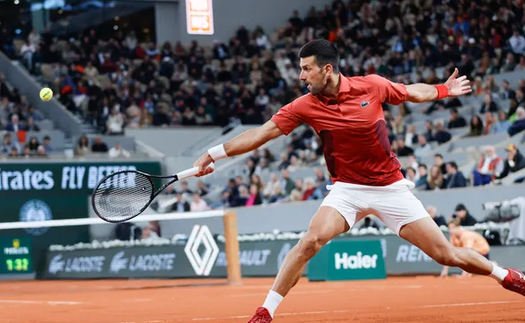 Djokovic dễ dàng tiến vào vòng ba Roland Garros, phá vỡ kỷ lục của Nadal