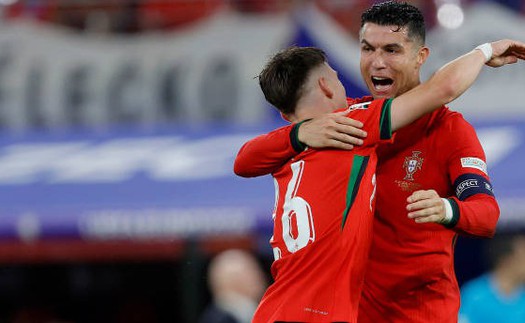 Người hùng 'cứu' Ronaldo là con một huyền thoại Bồ Đào Nha; trẻ tuổi đến mức phải gọi CR7 là ‘chú'