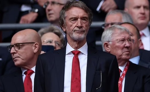 Sir Jim Ratcliffe chỉ trích UEFA vì MU bị ngăn cản ký hợp đồng với trung vệ của Nice