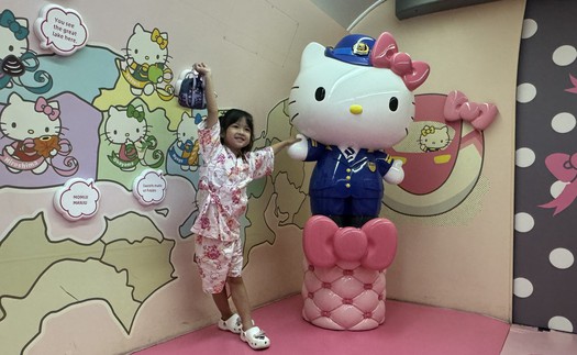 Nhật Bản: Chuyến tàu đặc biệt kỷ niệm 50 năm sinh nhật Hello Kitty