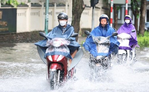 Các quận nội thành Hà Nội có mưa rào và dông trong sáng 26/6