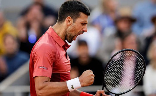 Djokovic phá hai kỷ lục của Federer, vào tứ kết giải Pháp mở rộng 2024 sau 5 set