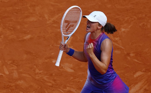 Swiatek dễ dàng vào chung kết Roland Garros