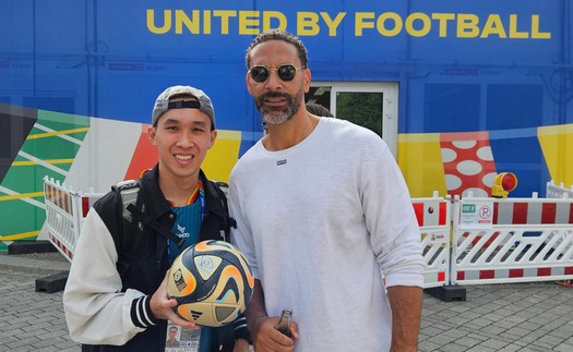 Phat Freestyle và màn giao lưu tâng bóng cùng huyền thoại MU Rio Ferdinand tại EURO 2024