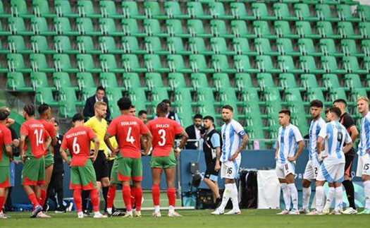 Messi thất vọng 'cạn lời', nói đúng 1 từ sau trận thua đầy tranh cãi của Olympic Argentina