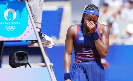 Niềm hy vọng số một quần vợt Mỹ bật khóc khi thua sốc ở Olympic: Đứng dậy thôi, Coco Gauff!