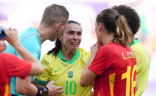 Bóng đá nữ Olympic 2024: Brazil sụp đổ bởi thẻ đỏ của tượng đài Marta, Canada 'thoát hiểm' ngoạn mục