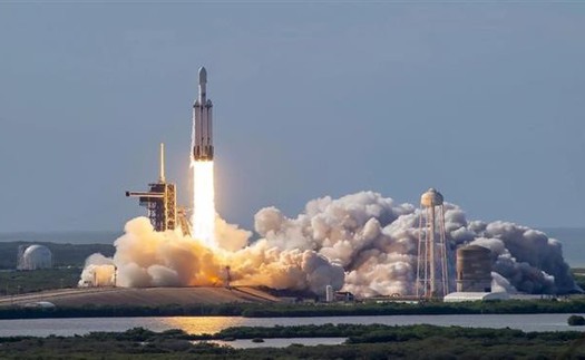 SpaceX dự kiến chuyến bay thương mại đầu tiên có hoạt động đi bộ ngoài không gian