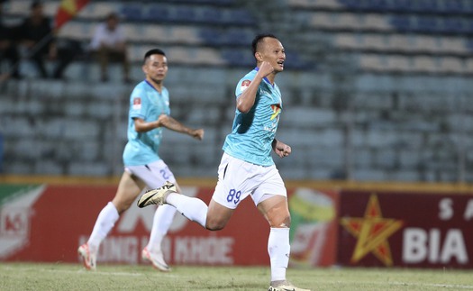 ‘Người không phổi’ của ĐT Việt Nam ghi bàn, Hà Tĩnh trụ hạng thành công khi thắng PVF-CAND 3-2