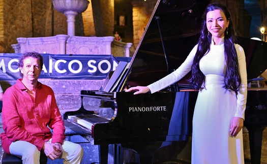 Hiền Nguyễn Soprano gây ấn tượng khi hát 'Se chỉ luồn kim' tại Italy