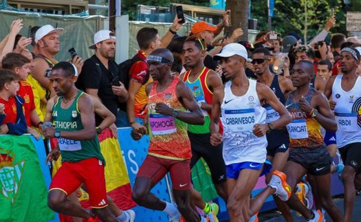 Kipchoge bỏ cuộc từ km thứ 31, tan mộng giành HCV marathon Olympic thứ 3 liên tiếp