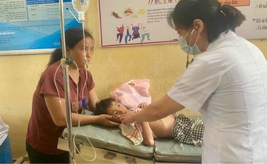 Tìm thấy cháu bé sau 4 ngày lạc trong rừng