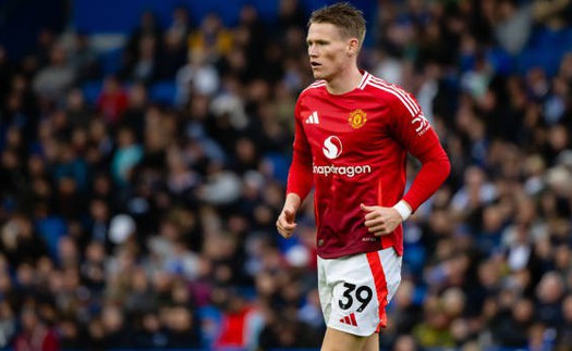 MU bị huyền thoại chỉ trích thẳng thừng vì bán McTominay cho Napoli