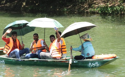 Hơn 800 khách trong đoàn 4.500 khách Ấn Độ tham quan Di sản Tràng An
