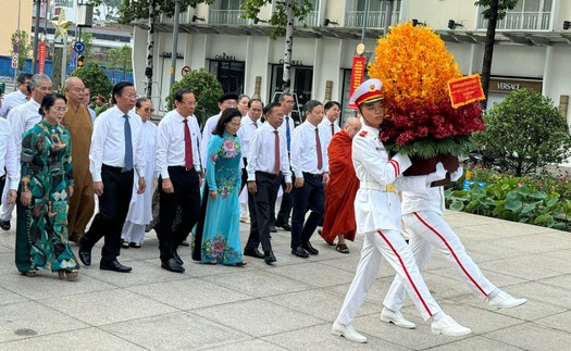 Dâng hương tưởng niệm Chủ tịch Hồ Chí Minh, Chủ tịch Tôn Đức Thắng