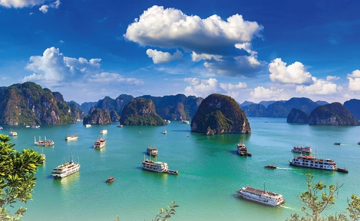 Du lịch trên vịnh Hạ Long thuộc top trải nghiệm trên thuyền thú vị nhất thế giới
