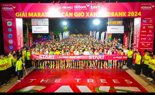 Chân chạy sinh viên tỏa sáng trên đường chạy marathon