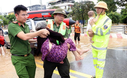 Thái Nguyên tích cực hỗ trợ người dân trong vùng tâm lũ