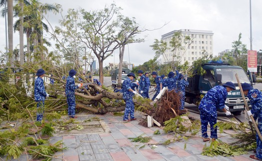 Thắm tình quân dân trong siêu bão Yagi