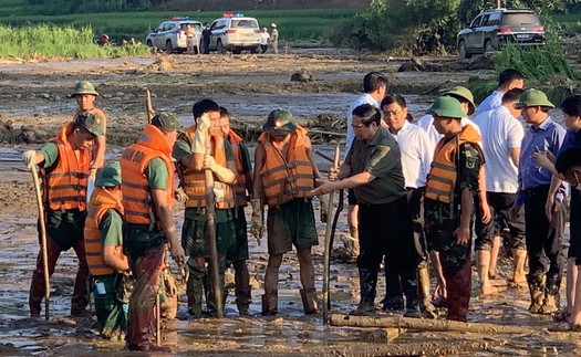 Thủ tướng Phạm Minh Chính thị sát tìm kiếm nạn nhân tại nơi sạt lở kinh hoàng - Làng Nủ, Lào Cai