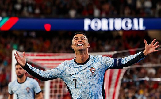 Cristiano Ronaldo cán mốc 1 tỷ người theo dõi trên mạng xã hội