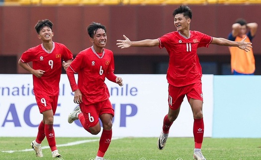 Sao trẻ Việt kiều vừa lên tuyển U17 Việt Nam cao tới 1m84, lối chơi thông minh, hiệu quả và được ví như 'tiểu Van Dijk' 