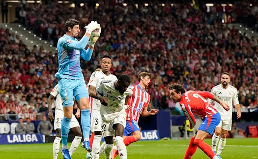 Real Madrid chia điểm Atletico vì 'quả đắng phút bù giờ', derby rực lửa cùng thẻ đỏ và CĐV quá khích