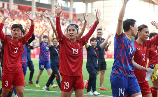 'Cơn lốc đường biên' bóng đá nữ Việt Nam ghi bàn thắng lịch sử vào lưới ĐT Đức, thày trò HLV Mai Đức Chung nhận mưa lời khen tại châu Âu