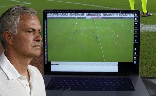 HLV Mourinho lại gây tranh cãi với hành động 'có một không hai' ở Thổ Nhĩ Kỳ