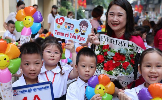 Thủ đô Hà Nội rộn ràng trong ngày "Toàn dân đưa trẻ tới trường"