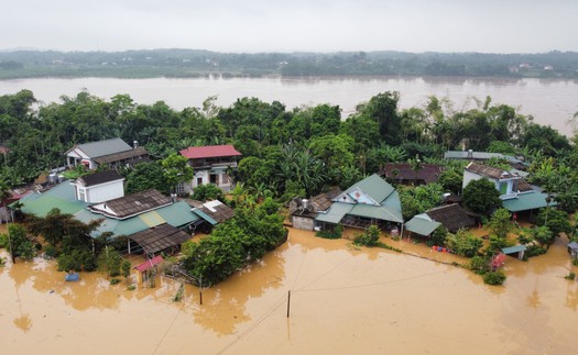 Cảnh báo lũ, nhanh chóng di dời người dân vùng thấp đến nơi an toàn
