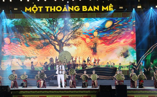Chào năm mới 2025: Sớm hiện thực khát vọng phát triển nhanh, bền vững