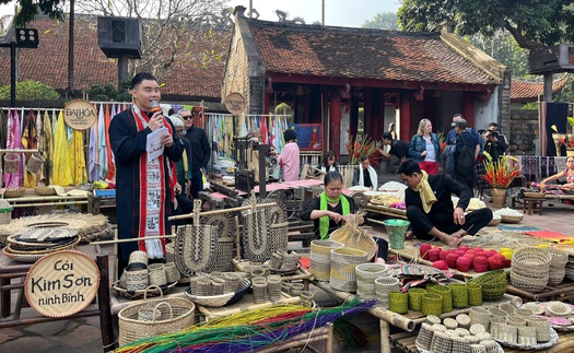 "Quà tặng của nhân gian": Quảng bá các làng nghề thủ công ở Văn Miếu - Quốc Tử Giám