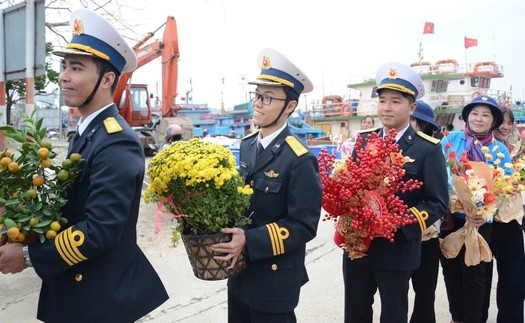 Thăm, chúc Tết nhân dân, cán bộ, chiến sỹ tại đảo Lý Sơn