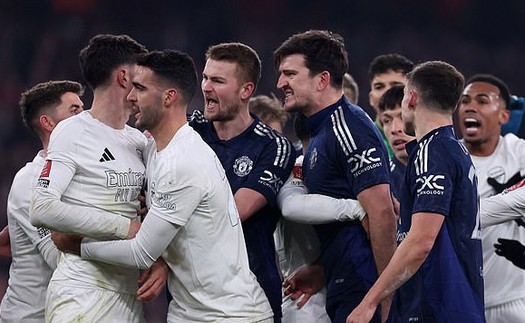 Maguire mắng Kai Havertz bằng 3 từ trong màn ẩu đả dẫn đến quả phạt đền gây tranh cãi
