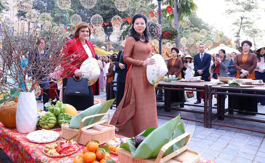 Phu nhân Tổng Bí thư Tô Lâm dự Chương trình ngoại giao văn hóa "Bản hòa ca Tết Việt"