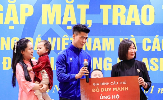 Đội trưởng ĐT Việt Nam có hành động ấm lòng sau khi nhận vinh dự lớn