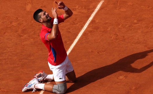 Djokovic "cô đơn" trong thế giới quần vợt