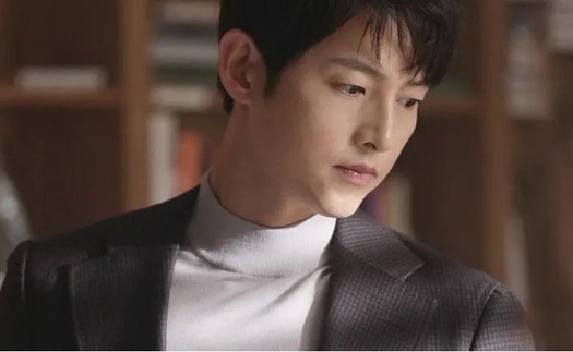 Vì sao người Hàn Quốc chỉ trích phong cách của Song Joong Ki tại buổi họp báo?