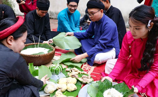Gói bánh chưng đón Tết theo cách của người Hà Nội xưa