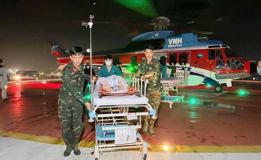 3 bệnh nhân từ Trường Sa được trực thăng đưa về đất liền cấp cứu