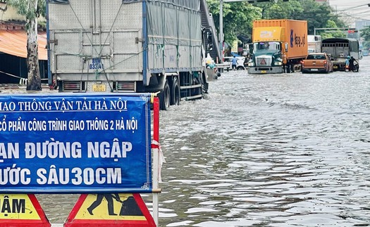 Nước rút chậm, tuyến đường vào Bệnh viện K Tân Triều, Hà Nội vẫn ngập nặng