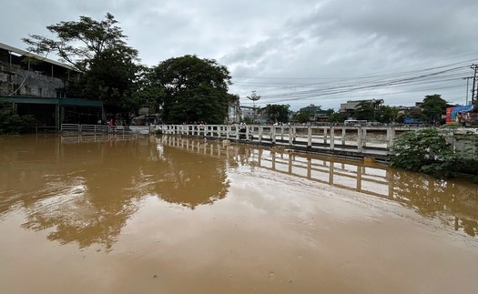 Hoàn lưu bão số 10 khiến hàng chục xã, phường tại Tuyên Quang ngập sâu trong nước
