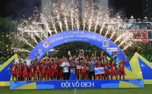 Huỳnh Như cùng đồng đội lập công, chào mừng Đại hội Đảng bộ TP.HCM