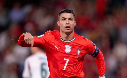 Ronaldo lập kỷ lục ghi bàn ở vòng loại World Cup với cú đúp vào lưới Hungary