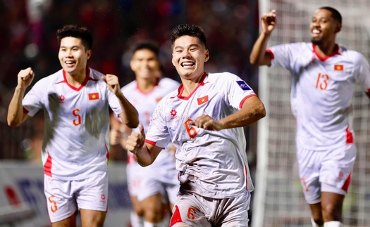 Tin nóng bóng đá Việt Nam hôm nay 15/10: ĐT Việt Nam tiếp tục tăng hạng; HLV Kewell có thêm ngoại binh trước trận ra mắt